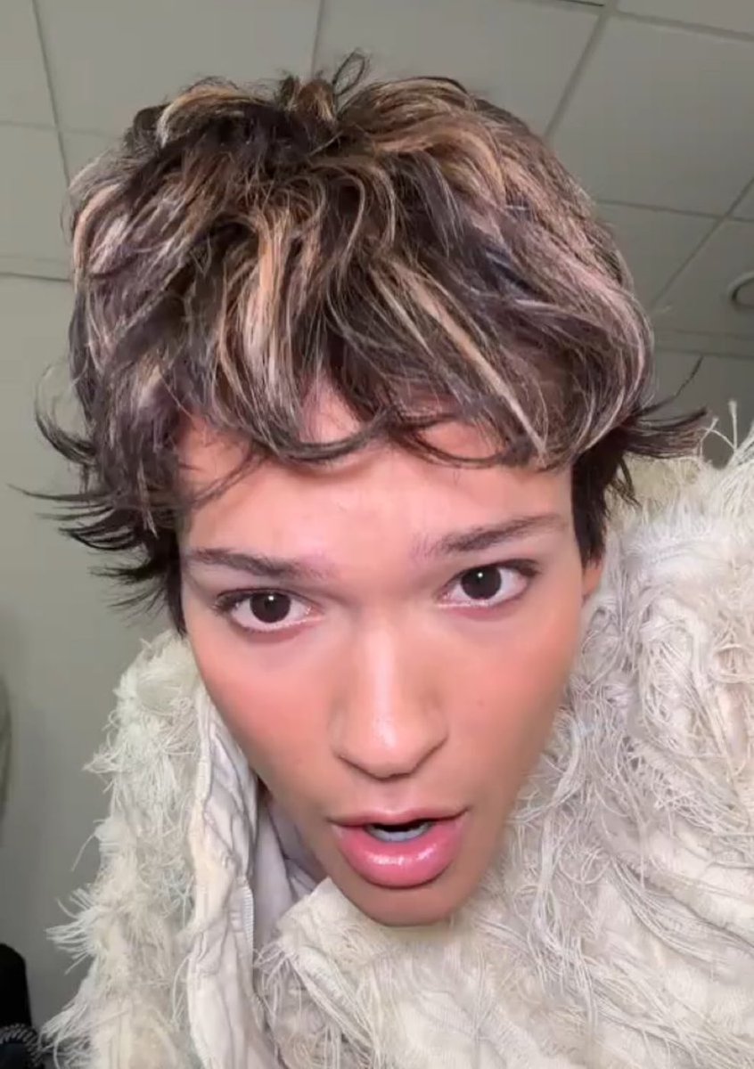 eloquentwilmon's tweet image. sir that’s Kris Jenner