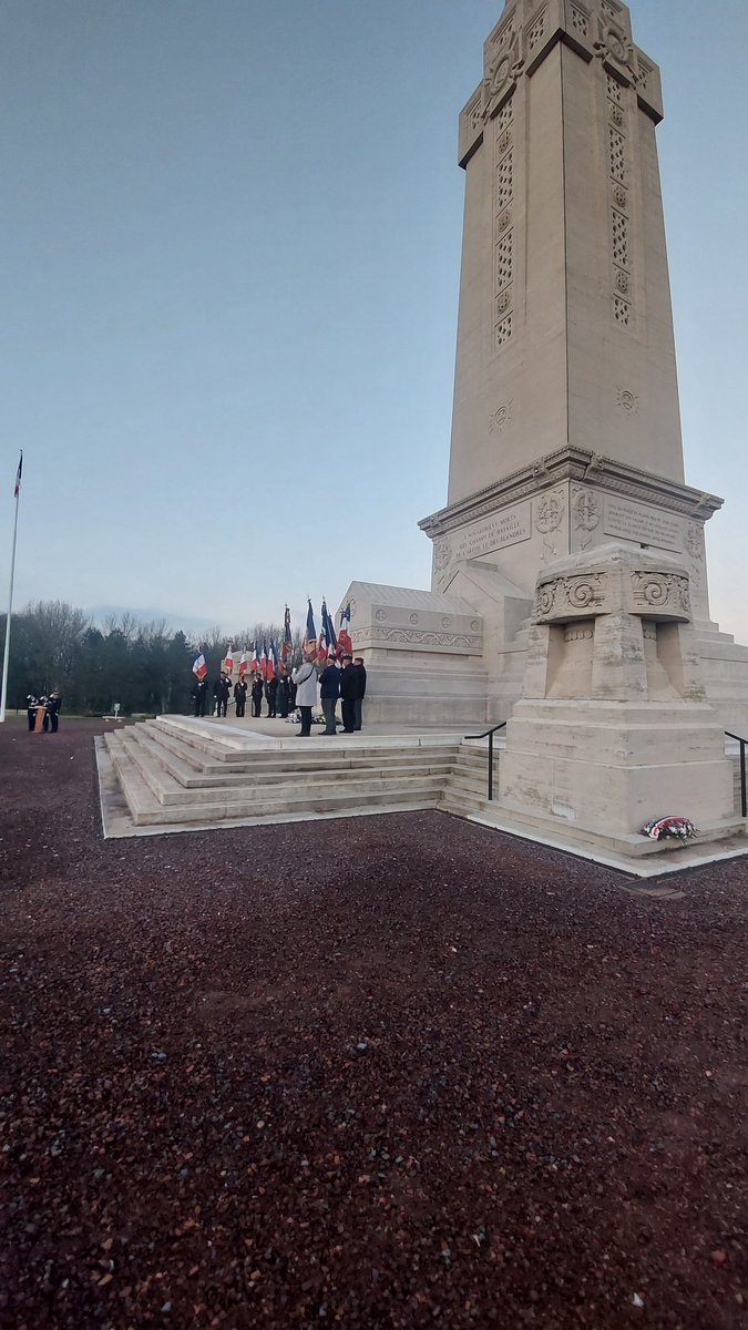 Fête de la Sainte Geneviève en la basilique de la Nécropole de Notre-Dame-de-Lorette suivie d'une cérémonie militaire avec dépôt de gerbes à la Tour Lanterne en hommage aux valeurs de courage, d'engagement et de dévoiement envers les populations. Merci à nos gendarmes du  PDC!