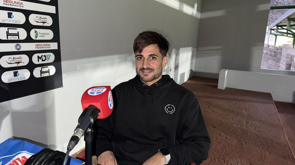 RadioMarcaTfe's tweet image. 🎙️Nos visita, a continuación en #ADiarioTarde, David Soto, futbolista del @RUT_OFICIAL de Tercera División, en nuestro programa desde el campo de La Salud.