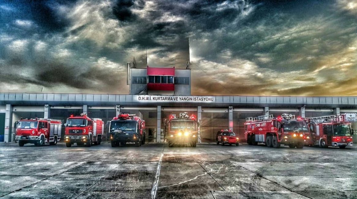 #ARFFTeknikerlik

ARFF personelinin üstlendiği teknik sorumluluk,operasyonel hassasiyet ve kullandığı araçlar teknikerlik unvanını bir tercih değil, zorunlu bir gereklilik haline getirmektedir.

<a href="/UABakanligi/">T.C. Ulaştırma ve Altyapı Bakanlığı</a> 
<a href="/a_uraloglu/">Abdulkadir URALOĞLU</a> 
<a href="/dhmikurumsal/">DHMİ Genel Müdürlüğü</a> 
<a href="/ecakmakdhmi/">Enes Çakmak</a>