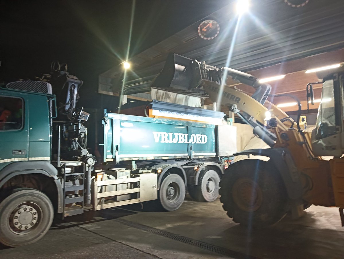 Goedenavond het gaat gebeuren het eerste rondje strooien in #Aalsmeer en #Kudelstaart 
<a href="/RadioAalsmeer/">Radio Aalsmeer</a>