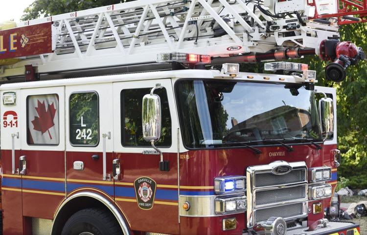 FULLY INVOLVED: <a href="/oakvillefire/">Oakville Fire Dept</a> o/s fully involved truck cab fire — South Service Rd West just east of Third Ln #Oakville , <a href="/HaltonPolice/">Halton Police</a> closing South Service Rd at scene, as crews stretching lines.