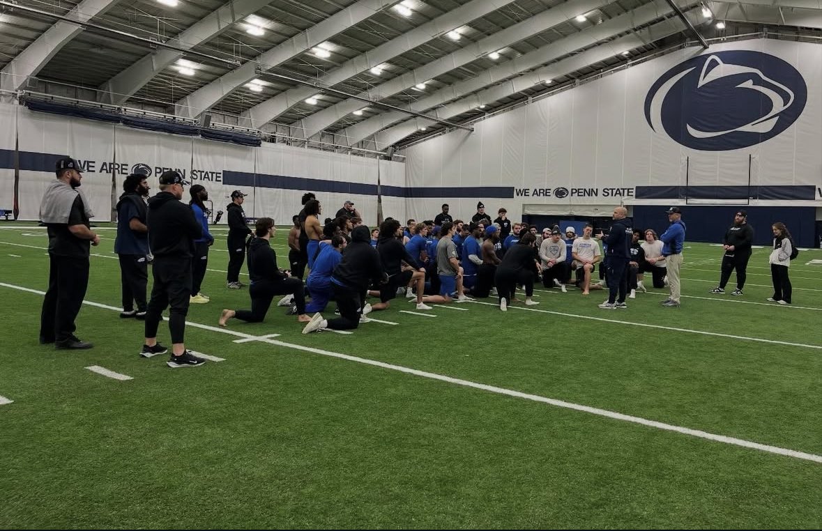 AssumptionFB's tweet image. Special thanks to @PennStateFball and Assumption Football Alum Matt Colangelo ‘15 for spending time with the team during our practice in the Holuba indoor practice facility! #𝘼𝘿𝙑𝘼𝙉𝙏𝘼𝙂𝙀