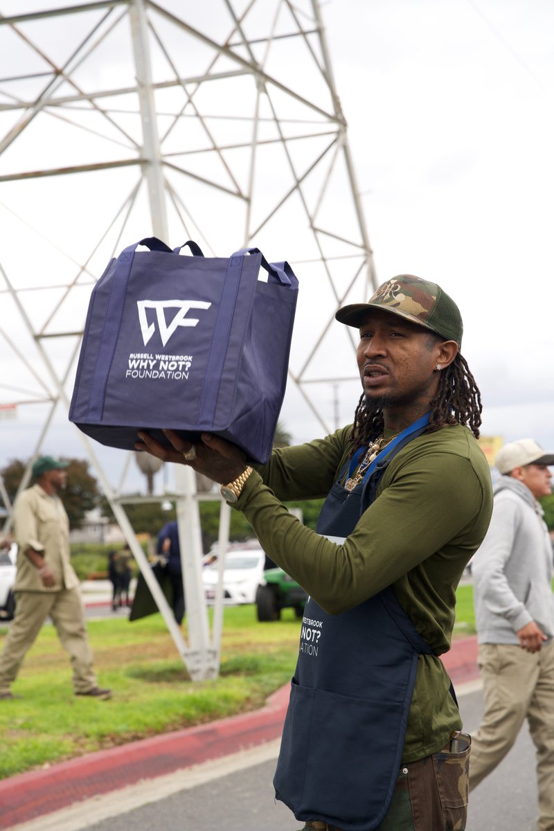 WhyNotFdn's tweet image. Grateful for another special day in South LA.

Our Why Not? Foundation’s 14th Annual Thanksgiving Meal Distribution continues the tradition @russwest44  and @ninawestbrook started to serve families in a community that means so much to them.