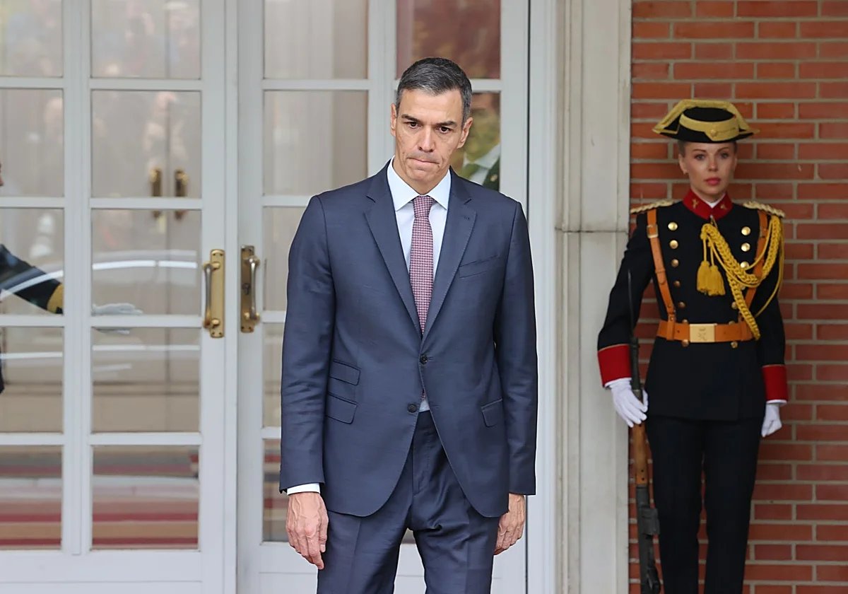 JRCR_1949's tweet image. Pobre hombre, con la ilusión que tenía con el aniversario de la muerte de Franco, y resulta que, a partir de ahora, el 20N será recordado como el día de la &quot;muerte&quot; del Fiscal...
Ya es mala suerte.