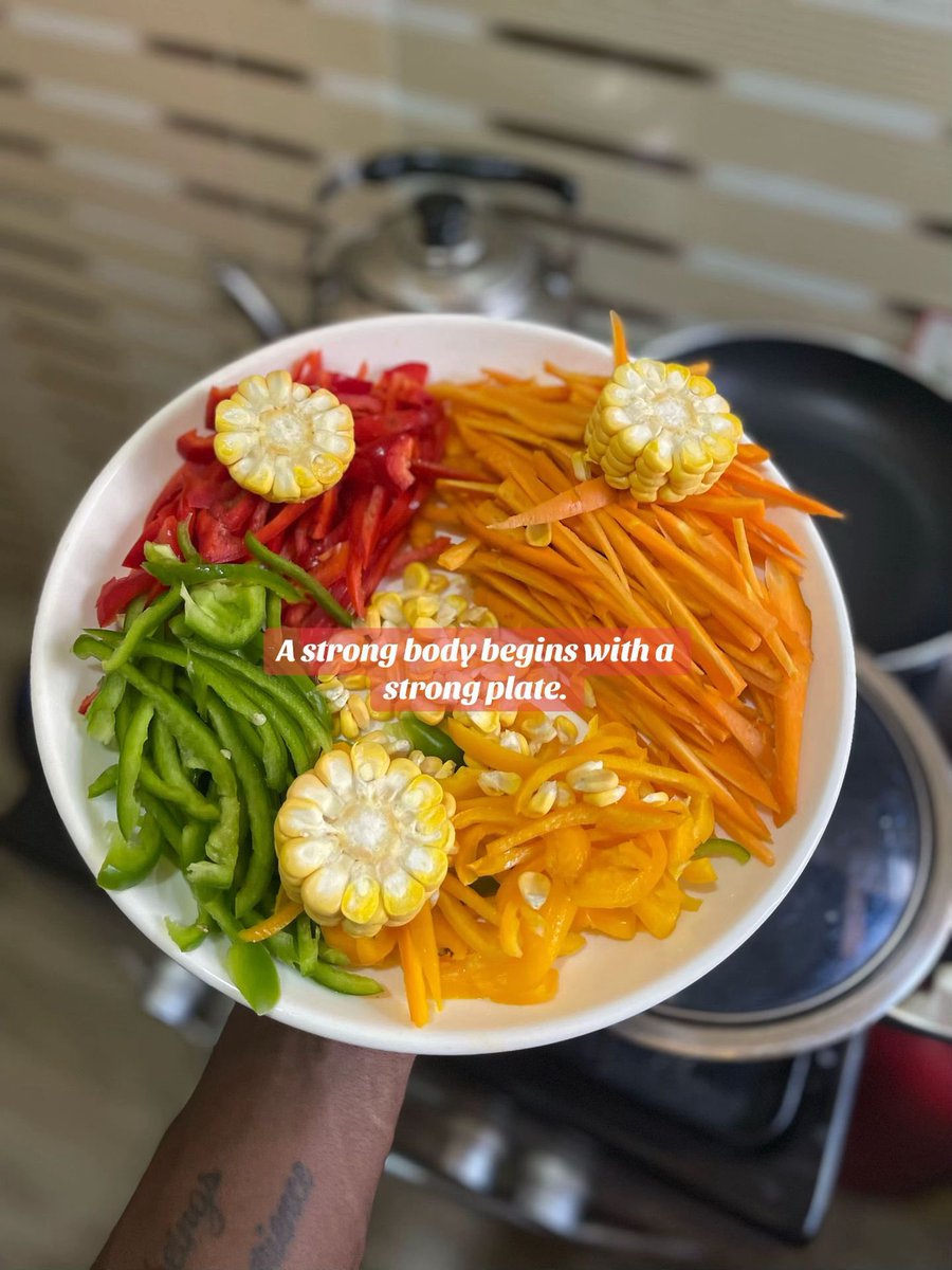 Sheddy_Banton's tweet photo. Carbs don’t make you fat.
Bad choices do.
Here’s a reminder that rice, saucy chicken, roasted corn &amp; plantain can fit perfectly into a healthy life, if you cook with sense. 😭🔥🍚
Eat smart, not scared. https://t.co/jx5Gj1nRq8