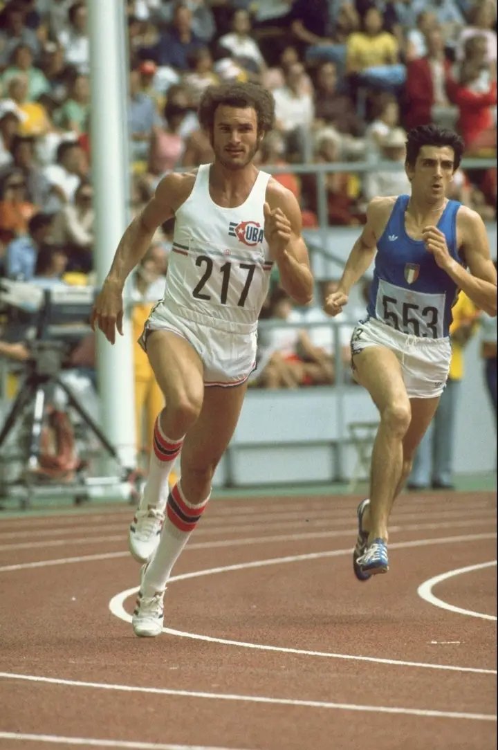 🇨🇺 Al elegante de las pistas, el hombre estrella de Montreal 1976, pero sobre todo, al cubano humilde y tan querido por su pueblo, el abrazo inmenso y el deseo de un día excelente.¡Muchas felicidades campeón! 
#PorCubaJuntosCreamos