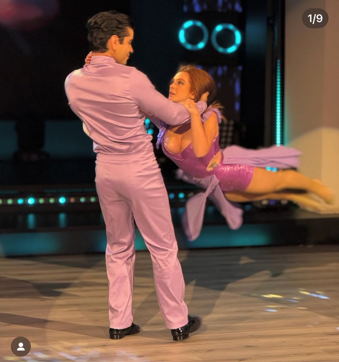A mi en lo personal me enamoro su baile de los gatunos , su entrega y su química en la pista y el esfuerzos tan grande que ambos estan haciendo es lo mas importa y que publico esta viendo los talentosos que son para ya son ganadores mis gatunos bri y aarón gracias x el baile 👏