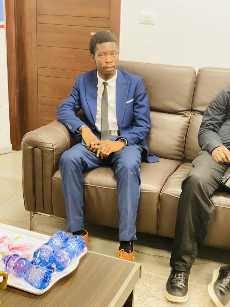 CarlosHyom29014's tweet photo. Reçu aujourd'hui à l'Institut national de santé publique, le gouverneur du sankuru,excellence Martin ISSIPIA pour un contrat officiel de la construction d'un centre des opérations d'urgences de santé publique ai sankuru, nous étions à la délégation aussi. https://t.co/8WcoIa9N70