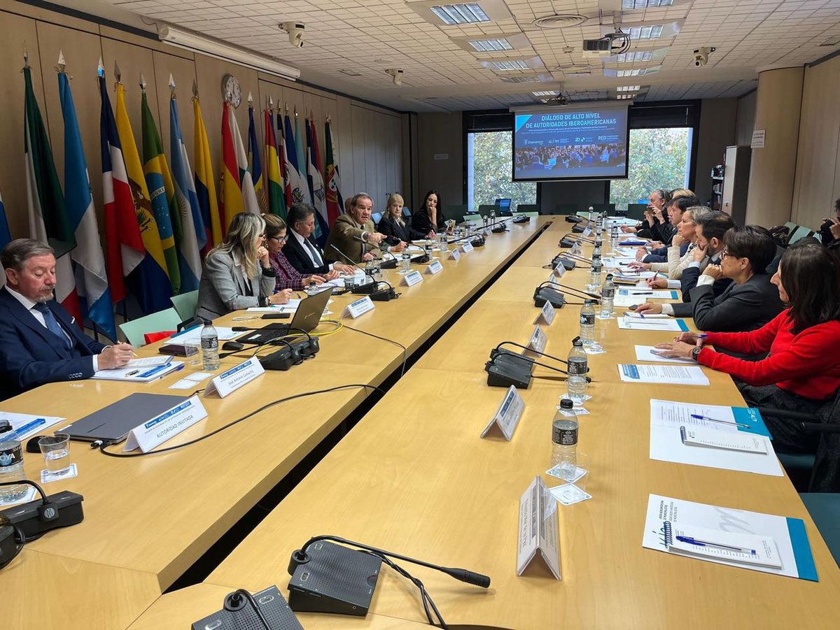 Compartir en España cómo hemos construido la Ciudad de las niñas y niños en los últimos 10 años ha sido uno de nuestros principales objetivos. 

En nuestro quinto día de actividades en Madrid, llevamos a cabo el “Diálogo de alto nivel de autoridades iberoamericanas” en la