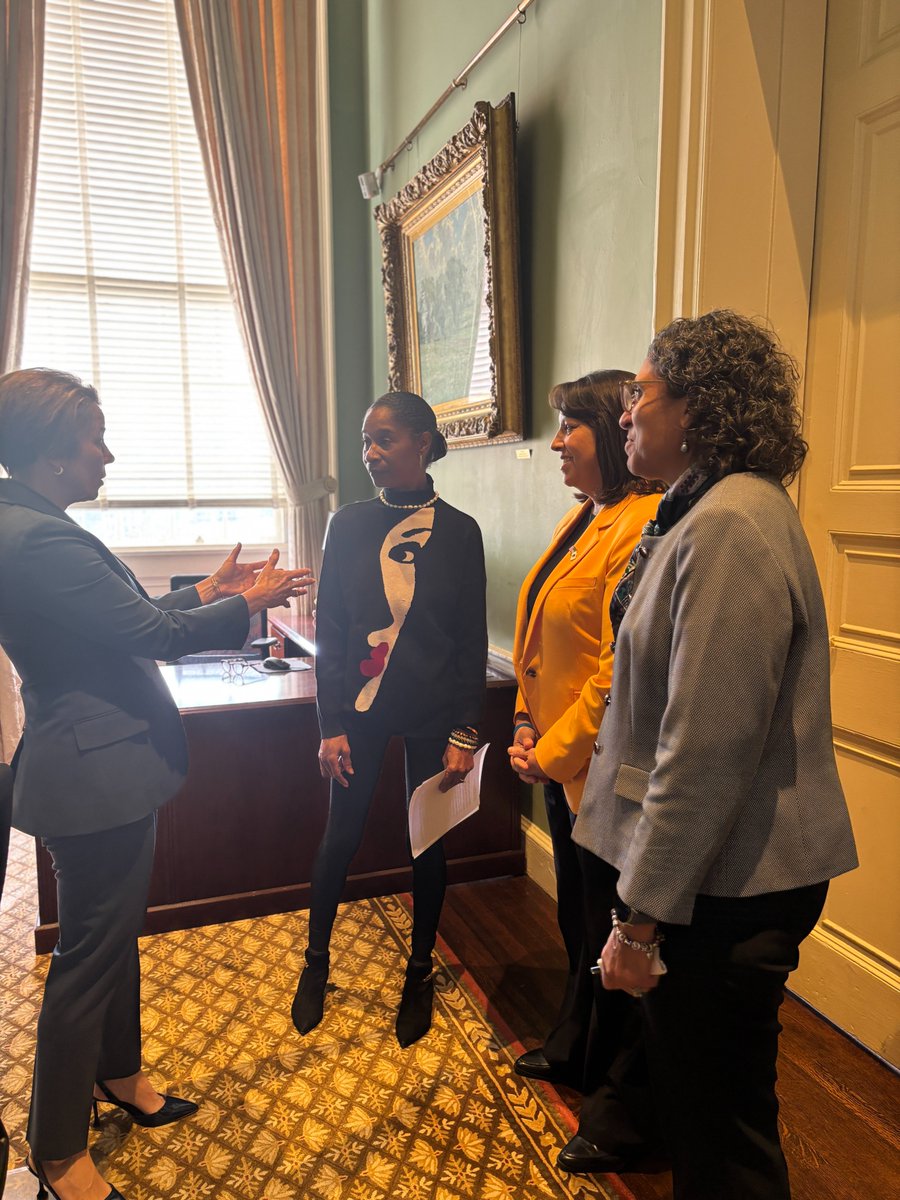 BostonABCD's tweet image. Proud to stand with @MassGovernor and Home Energy Assistance Program client Brenda yesterday to advocate for continued HEAP funding from the federal government.

More than 150,000 households across the state rely on HEAP during the winter months.

Keep HEAP funded!

#HEAP #LIHEAP