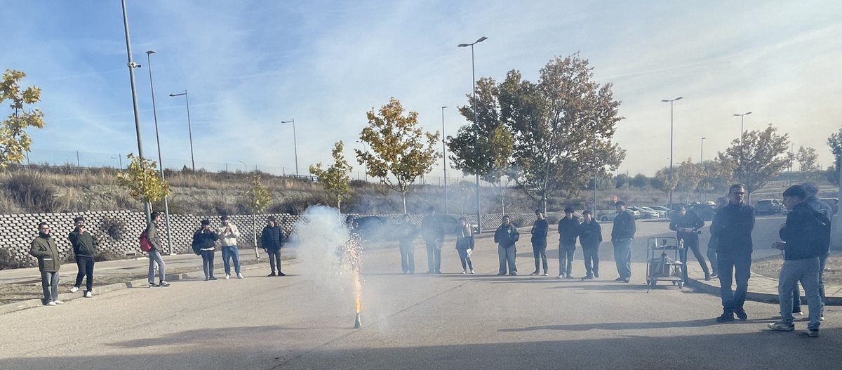 minasenergiaupm's tweet image. Finalización y cierre de UPM Conecta con la actividad &quot;Pirotecnia Segura y Sostenible&quot; en el Campus de TecnoGetafe
#somosupm #upmconecta