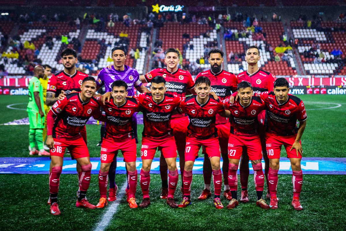 futblog_'s tweet photo. Xolos de Tijuana avanzó a la Liguilla por el título y enfrentará a Tigres en cuartos de Final. 🔴⚫️
Gran trabajo de Sebastián el Loco Abreu.
#FuerzaTijuas #VamosXolos #LigaMX https://t.co/8cdh90bfTu