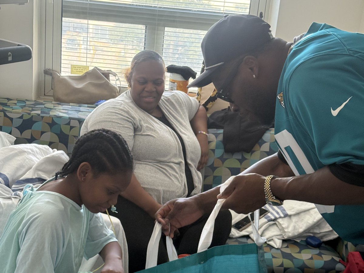 WolfsonChildren's tweet photo. Emmanuel Ogbah (@EmanOgbah) may be fierce on the field as a @Jaguars defensive lineman, but earlier this week, he was all smiles and high-fives for our #WolfsonWarriors! 🐆💛

Emmanuel brought the excitement of the Jaguars’ victory to Wolfson Children’s, and our patients had a blast getting to know him, talking football and receiving some special gifts!

Thanks to Emmanuel for being such a great representative for #DUUUVAL and giving these kids an experience they won't soon forget!  🏈