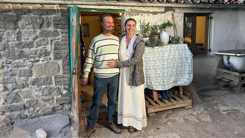 lafionda_com's tweet photo. Dietro al tentativo di distruggere questa famiglia bella e libera non c'è un singolo assistente sociale impazzito, ma un intero sistema. La domanda è: perché non escono i nomi del giudice, degli assistenti sociali, di chi ha segnalato (perché qualcuno HA segnalato...)? https://t.co/vXY9bFtjpA