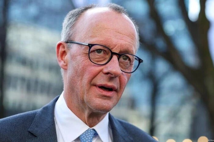 front_ukrainian's tweet photo. ❗️🇩🇪German Chancellor Friedrich Merz: “Ukraine can count on us. Together with Macron and Starmer, I reaffirmed our full support to Zelensky. We welcome the US commitment to Ukraine’s sovereignty, but the current contact line must remain the foundation for any negotiations.” https://t.co/BSys5VmdiM