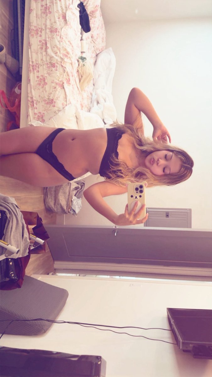 xoluvr_2's tweet image. my life is always on easy mode 😭