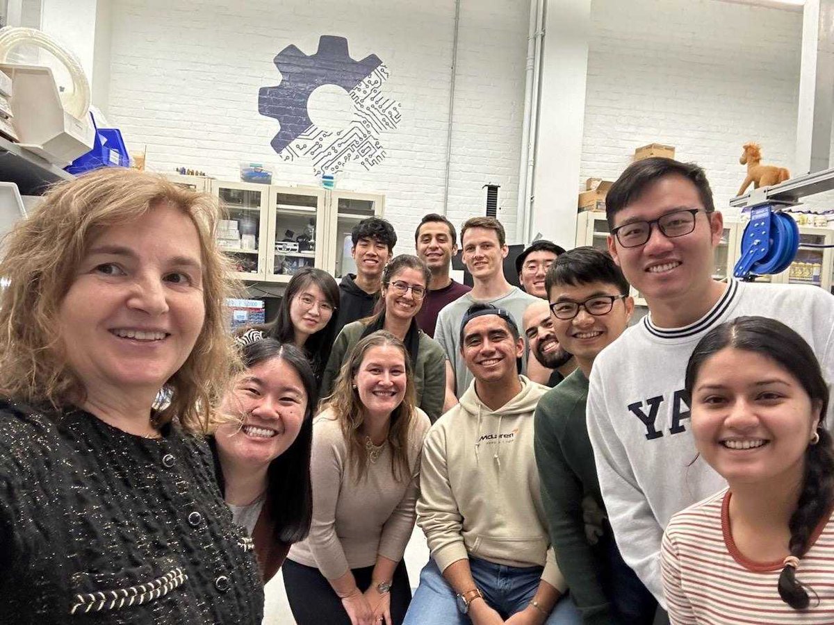 TheFaboratory's tweet photo. Our soft robots showed off their best moves for Daniela Rus @MIT_CSAIL last week 🦾🤖 Really grateful for the visit! https://t.co/odip7fvW7j