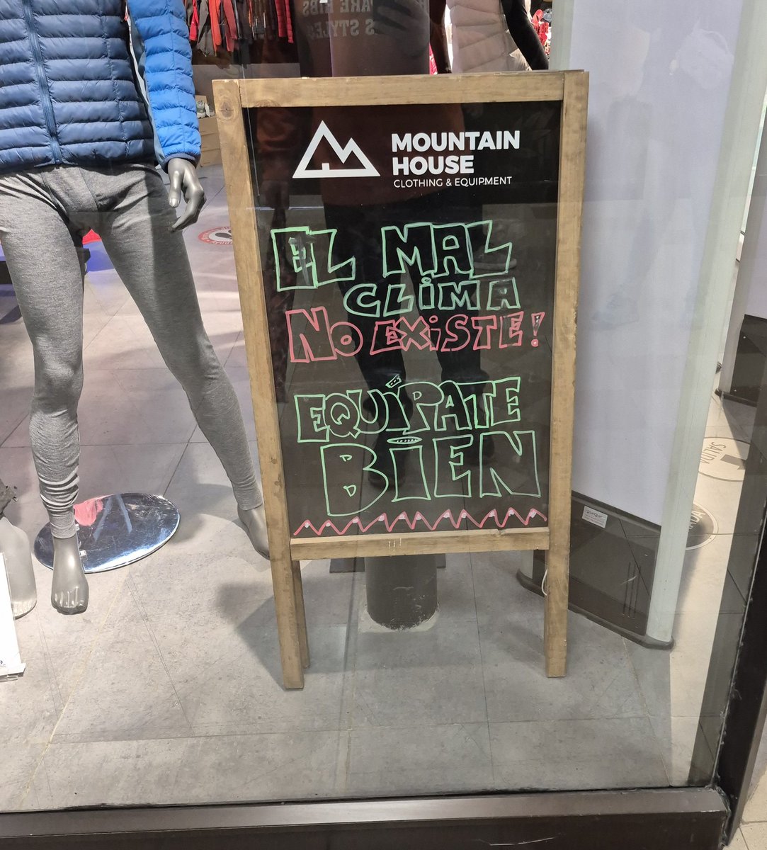 pizzadecordero's tweet image. Tragedia en el Paine, mientras tanto en Punta Arenas: