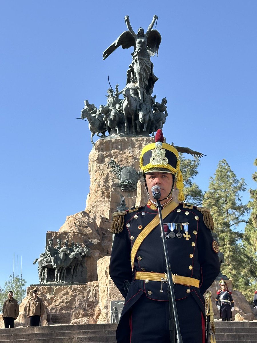 Granaderosarg's tweet image. De esta forma fue puesto en funcionamiento el nuevo destacamento de la ciudad de Mendoza del Regimiento de Granaderos a Caballo junto al Ministro de Defensa y al Jefe del Ejército🐴🇦🇷
#SiempreEjercito  #HerederosDelLibertador #UnRegimientoConHistoria #SomosHistoriaViva