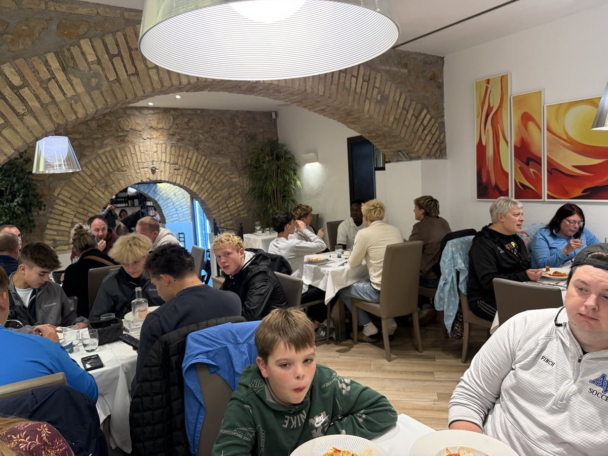 Day 1 is in the books. After a successful landing, the group took a guided tour of Rome. Some free time and then a group dinner. Vatican visit in the morning and then a trip to Naples for a Serie A game!
#GeneralsAbroad