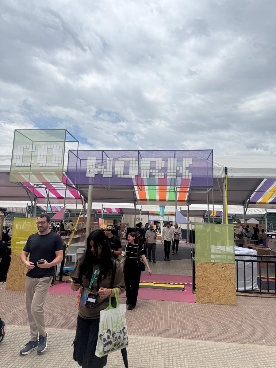 Eth_Enugu's tweet image. We took the @Eth_Enugu energy to @EFDevcon,🇦🇷

It’s an incredible experience with 7 members of our community like @0xpetern, @0xBarz, @AmadiMichaels, @0xdarlington, @judicodes, @Ogbuehi_m &amp;amp; our Lead, @Kevin_chibuoyim being present to making Africa’s voice louder in the Ethereum…