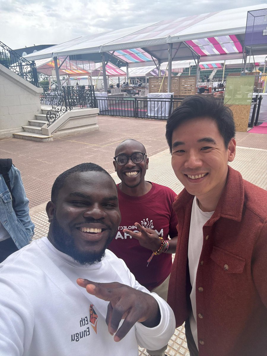 Eth_Enugu's tweet image. We took the @Eth_Enugu energy to @EFDevcon,🇦🇷

It’s an incredible experience with 7 members of our community like @0xpetern, @0xBarz, @AmadiMichaels, @0xdarlington, @judicodes, @Ogbuehi_m &amp;amp; our Lead, @Kevin_chibuoyim being present to making Africa’s voice louder in the Ethereum…