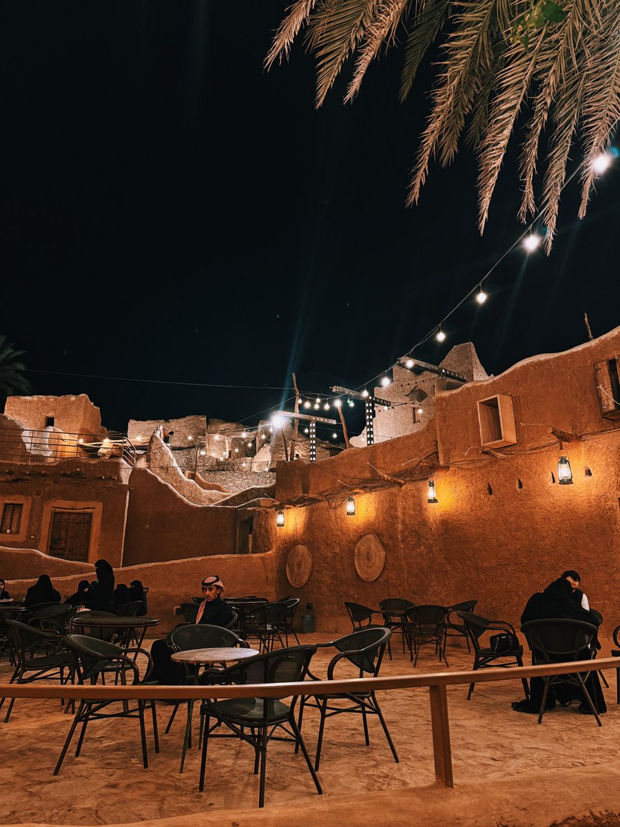 العيش في السعودية هدم نظامي الغذائي، بس خلّى ألبوم صوري شي ثاني. أستعين بالله يقوّي عزيمتي قدّام هالحلا… 🤣