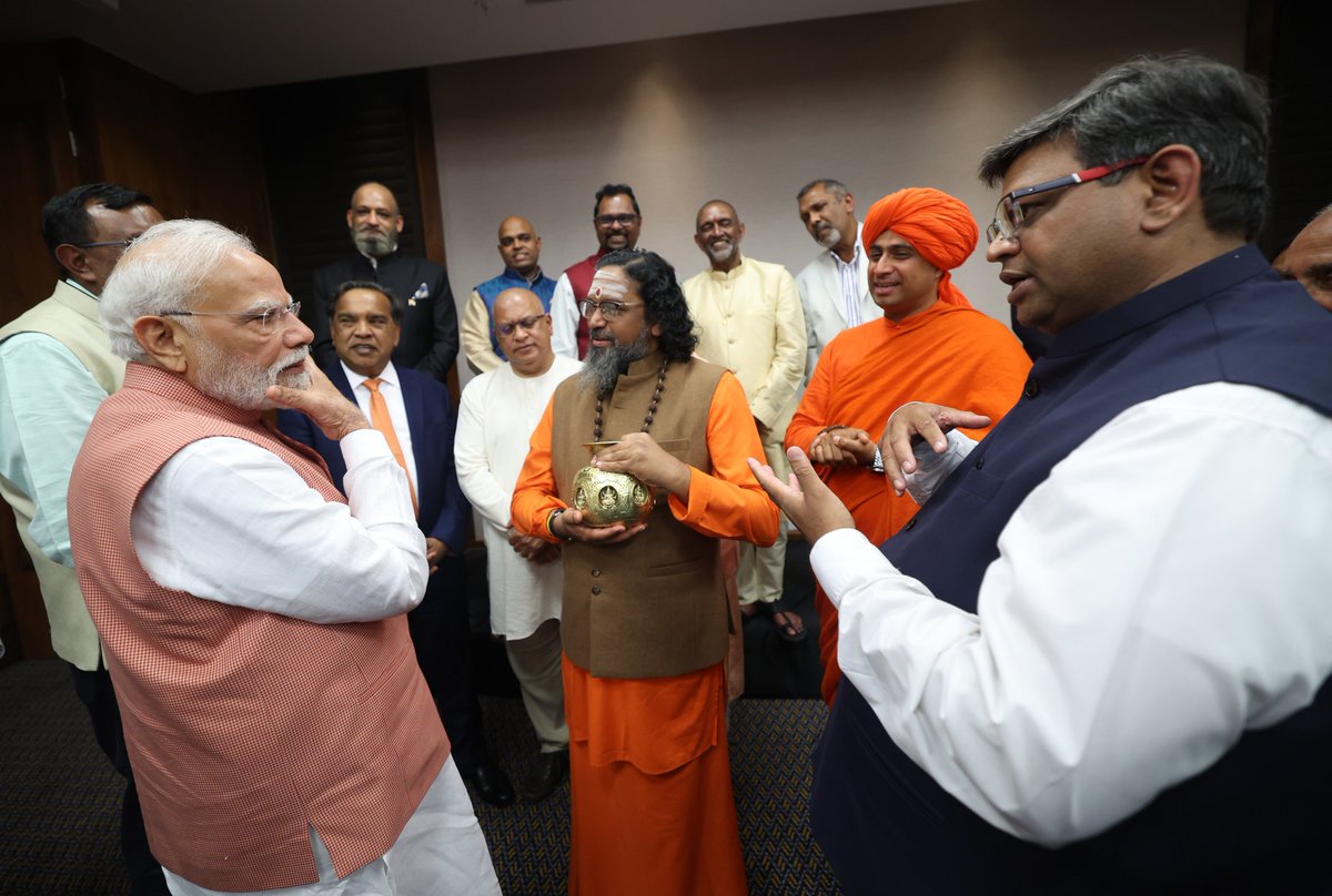 narendramodi's tweet image. Interacted with members of the Indian community based in South Africa who are actively working with different community organisations. They shared their experiences on various issues and were very appreciative of India’s strides across different fields. Urged them to keep up the…