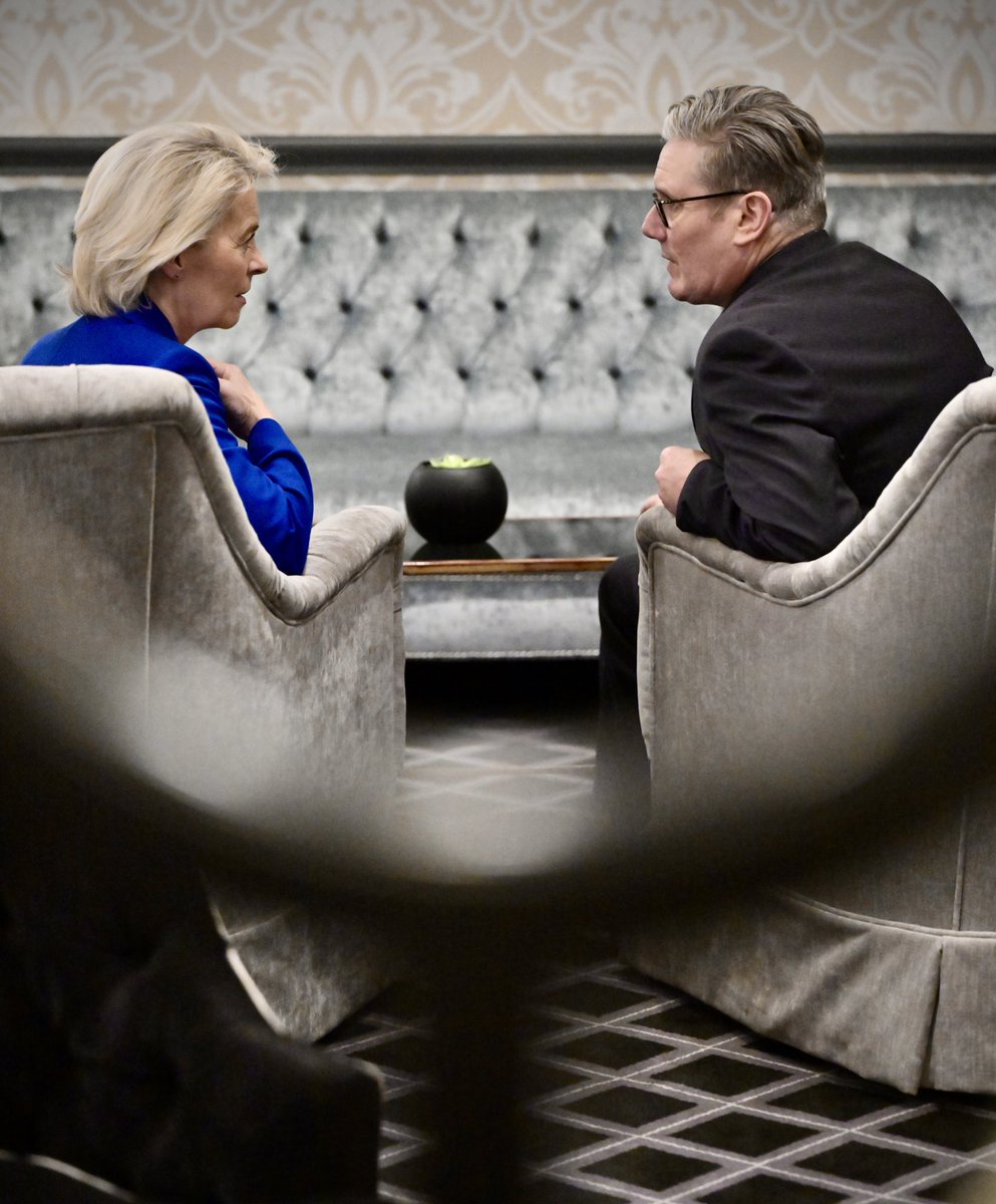 vonderleyen's tweet image. Good meeting with @Keir_Starmer in Johannesburg.

We prepared ahead of key G20 discussions, where like-minded partners will work to maintain unity. 

The situation regarding Ukraine right now a clear reminder of why that matters.

We also discussed our bilateral cooperation. And…