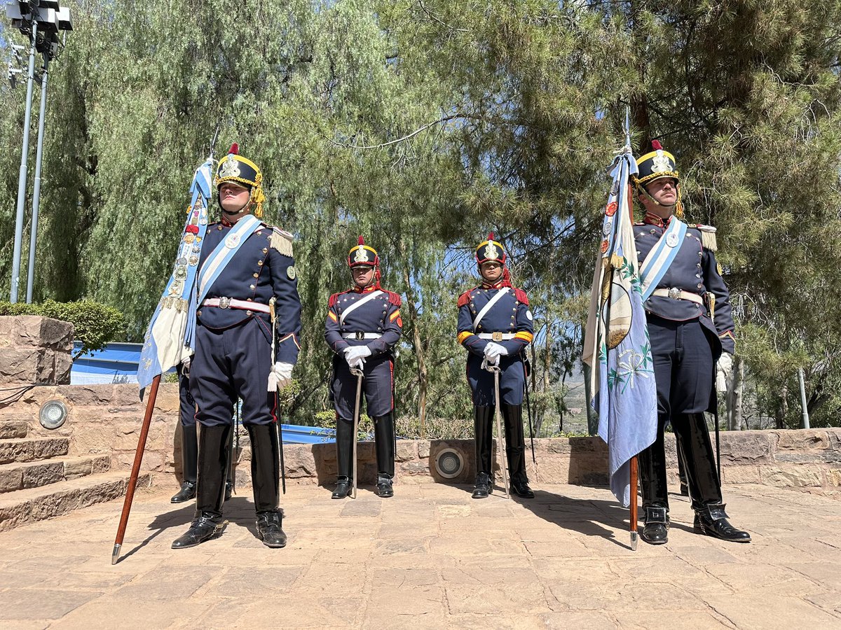Granaderosarg's tweet image. De esta forma fue puesto en funcionamiento el nuevo destacamento de la ciudad de Mendoza del Regimiento de Granaderos a Caballo junto al Ministro de Defensa y al Jefe del Ejército🐴🇦🇷
#SiempreEjercito  #HerederosDelLibertador #UnRegimientoConHistoria #SomosHistoriaViva