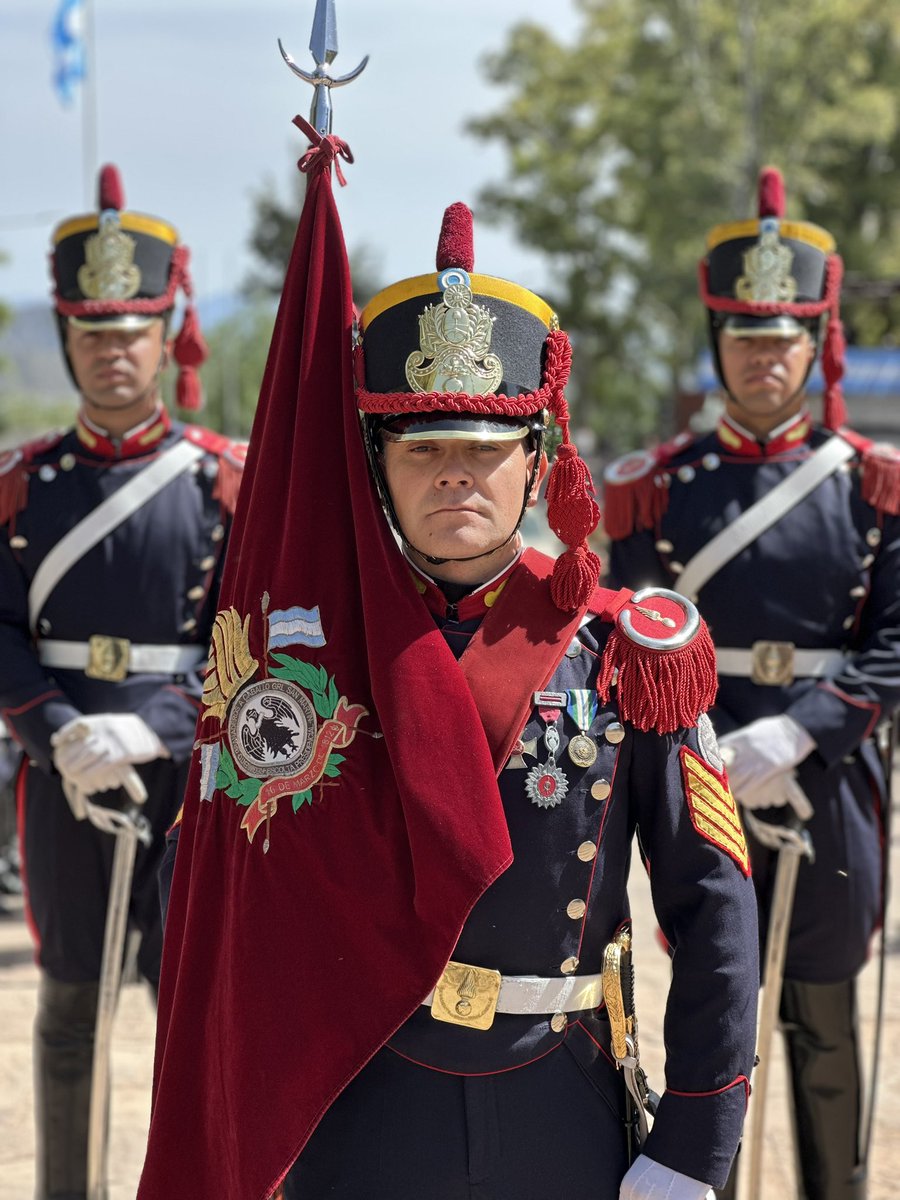 Granaderosarg's tweet image. De esta forma fue puesto en funcionamiento el nuevo destacamento de la ciudad de Mendoza del Regimiento de Granaderos a Caballo junto al Ministro de Defensa y al Jefe del Ejército🐴🇦🇷
#SiempreEjercito  #HerederosDelLibertador #UnRegimientoConHistoria #SomosHistoriaViva