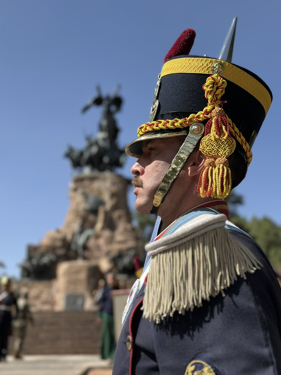 Granaderosarg's tweet image. De esta forma fue puesto en funcionamiento el nuevo destacamento de la ciudad de Mendoza del Regimiento de Granaderos a Caballo junto al Ministro de Defensa y al Jefe del Ejército🐴🇦🇷
#SiempreEjercito  #HerederosDelLibertador #UnRegimientoConHistoria #SomosHistoriaViva