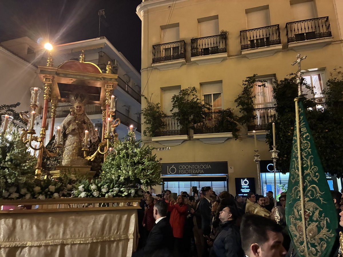 En esta tarde de noviembre hemos recibido a la Santísima Virgen del Mar <a href="/HermandadMarSev/">Hermandad Filial de Sevilla de Ntra. Sra. del Mar.</a> a las puertas de San Juan de la Palma, ante la que hemos elevado unas preces por los difuntos de nuestras corporaciones.

Hermanos,que la Virgen del Mar sea siempre nuestro amparo y baluarte.