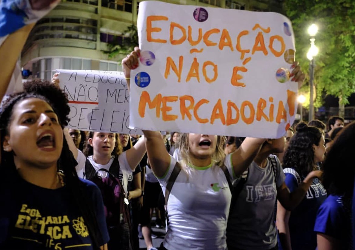 De 2019 pra ca o que mudou em mim é que meu grito ficou mais forte!! 

#ESTUDANTENASRUAS #ANULAENEM #ALUNAENEMDF