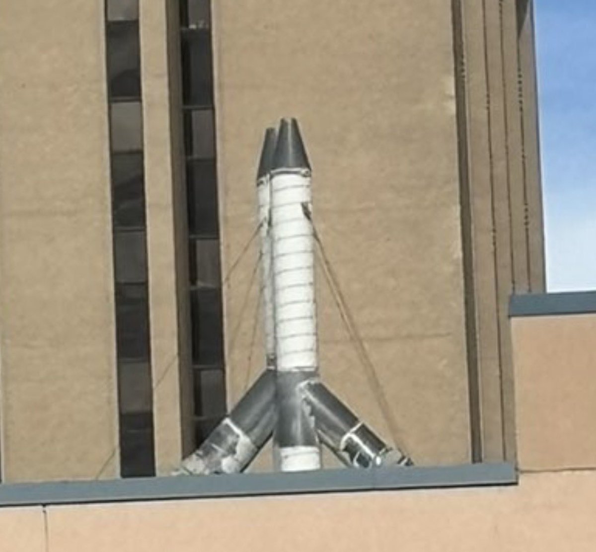 GregBintz's tweet photo. @LukeSampe This definitely gives it away, the Space Center in Houston https://t.co/xZxiZxjm3v