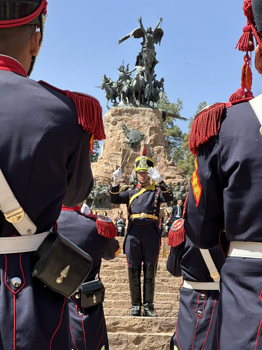 Granaderosarg's tweet image. De esta forma fue puesto en funcionamiento el nuevo destacamento de la ciudad de Mendoza del Regimiento de Granaderos a Caballo junto al Ministro de Defensa y al Jefe del Ejército🐴🇦🇷
#SiempreEjercito  #HerederosDelLibertador #UnRegimientoConHistoria #SomosHistoriaViva