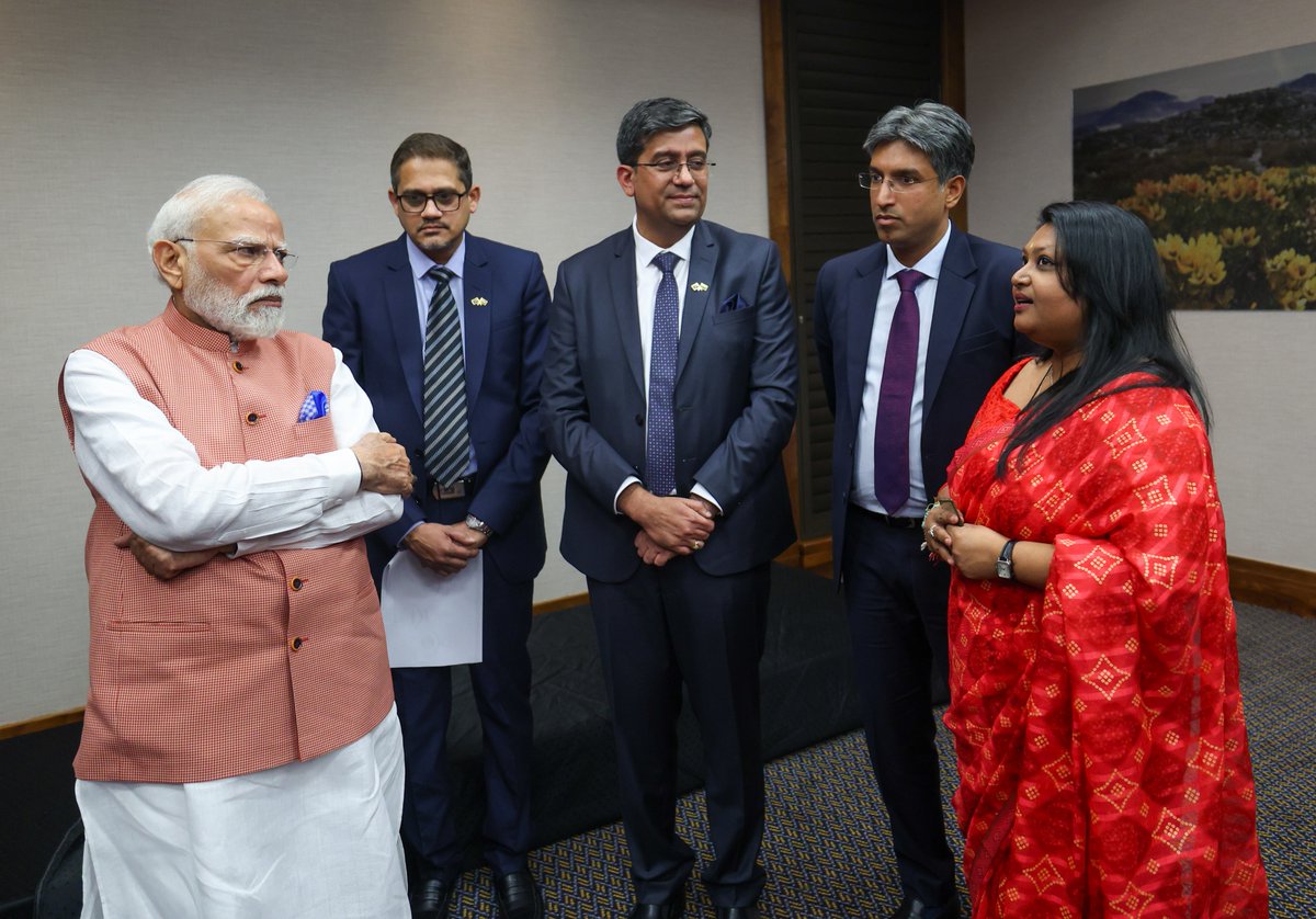 narendramodi's tweet image. Had a fruitful interaction with Indian origin tech entrepreneurs in Johannesburg. They talked about the work they are doing in sectors such as FinTech, social media platforms, agriculture, education, healthcare, medical devices and more. Called upon them to deepen their…