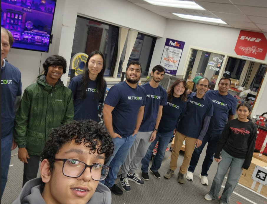 NETSCOUT's tweet image. From Daisies building bristle bots, to Brownies crafting art-bots, to Juniors programming Edison v2 robots, the scouts explored engineering and coding at their own level. They were especially amazed by the Stormgears robot demo 🤖✨

A huge thank you to our amazing volunteers…