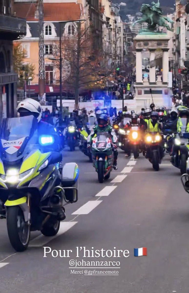 Johann Zarco qui parade dans les rues de Clermont-Ferrand avec 800 motards, c’est beau ! 🏍️🔥😁

📸 : Clément Pointud