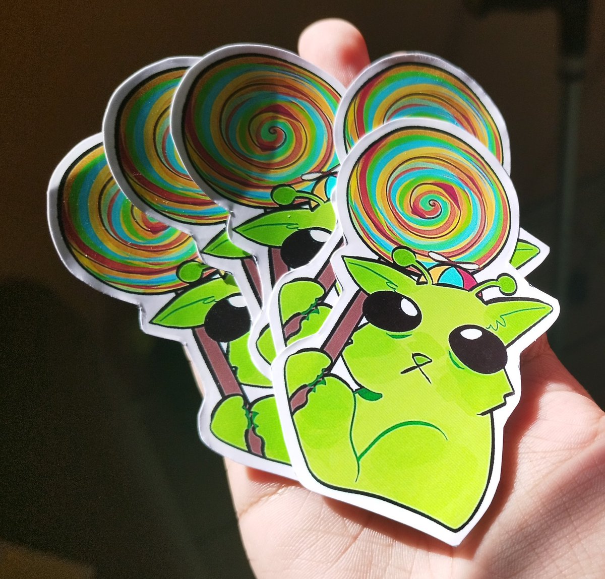 Se sua resposta é sim, É SUA CHANCE!!!
eu vou vender pessoalmente pela PRIMEIRISSIMA VEZ no evento colabrecho nesse domingo (23/11)
Vai ter adesivo, print, bottons...
Se vocês quiserem dar uma forcinha e se interessarem por algo, só aparecer por lá pelas 10h até 16h!!!