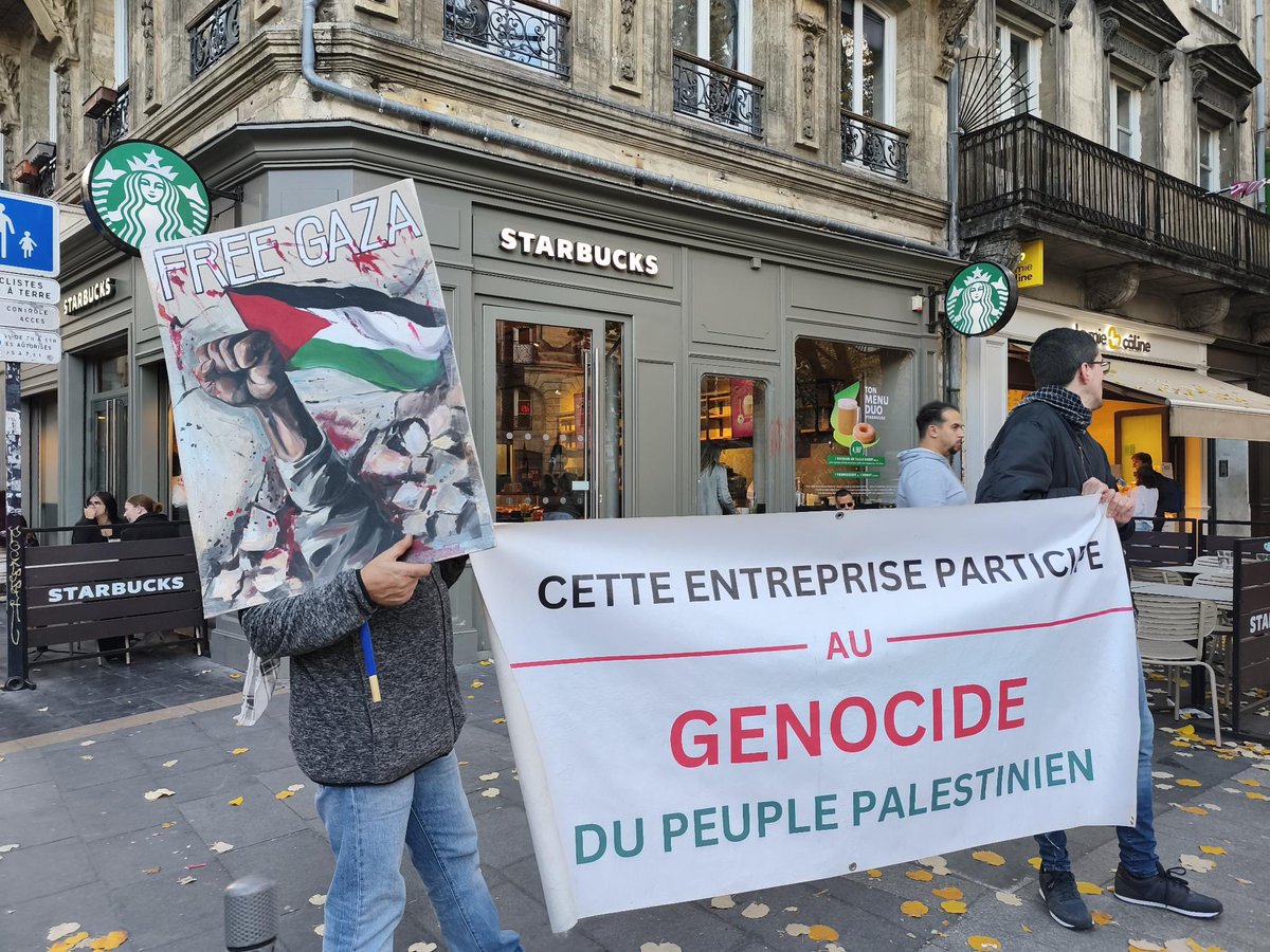 ComiteAction's tweet image. 1/2 Retour sur la 108e manifestation du CAP le 15  novembre à Bordeaux en soutien avec la lutte du peuple 🇵🇸 et tous les pro🇵🇸 réprimés 
Merci à tous ceux qui sont là depuis plus de 2 ans 
Rdv pour une nouvelle mobilisation le 22 novembre 
⏰15h30
📍Place de la Victoire 
#Gaza