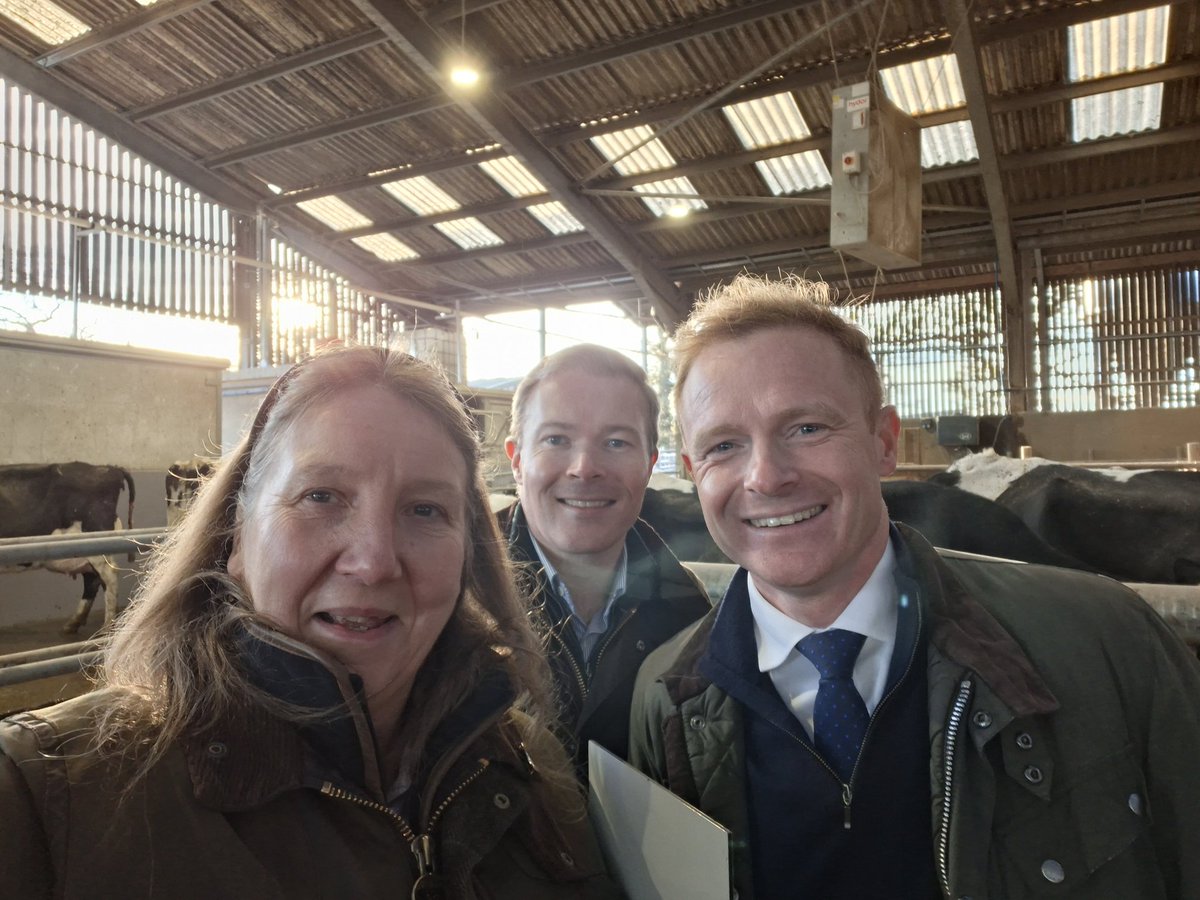 emmahamer2's tweet image. Thankyou to Bromsgrove MP @BradleyThomasUK and @_RobbieMoore for getting out on farm today for the @NFUtweets Bromsgrove AGM. We did put you through your paces😆 but good to get cast iron commitment that you will reverse the #Familyfarmtax should you get elected.