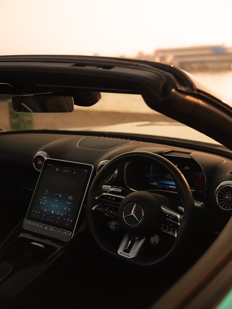 MercedesBenzInd's tweet photo. An endless horizon, and a silver Star bathed in gold. The Mercedes-AMG SL 55.
📸: @vedantbapat
#SL55 #MercedesAMG #WeekendwithMercedes #MercedesBenzIndia https://t.co/4MyhBCrlo1
