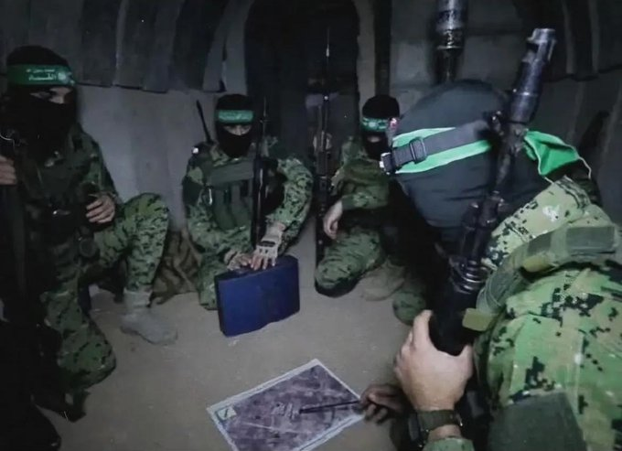 VividProwess's tweet photo. BREAKING: According to Israeli assessments, there are dozens of dead Hamas terrorists in the tunnels in Rafah, among them is the commander of the Rafah East Battalion.

They're dying inside the tunnels slowly and surely.

If they try to escape, they will be gunned down. https://t.co/7ee9GUcymu