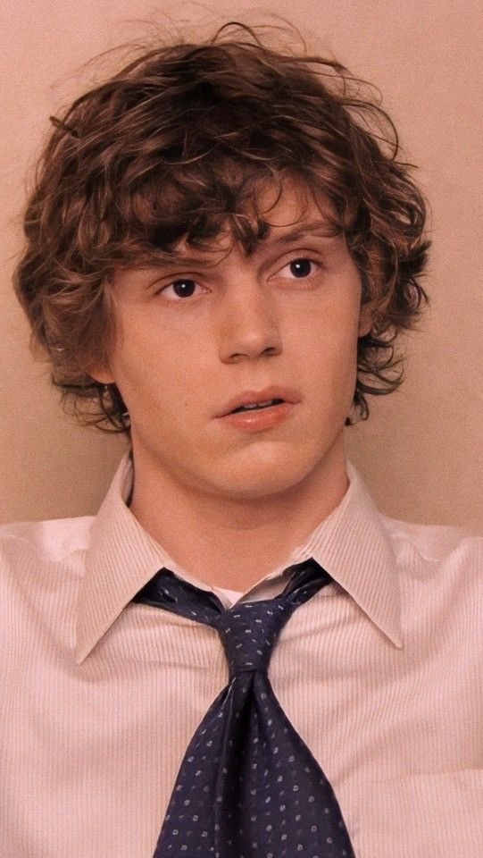 Evan Peters in The Office