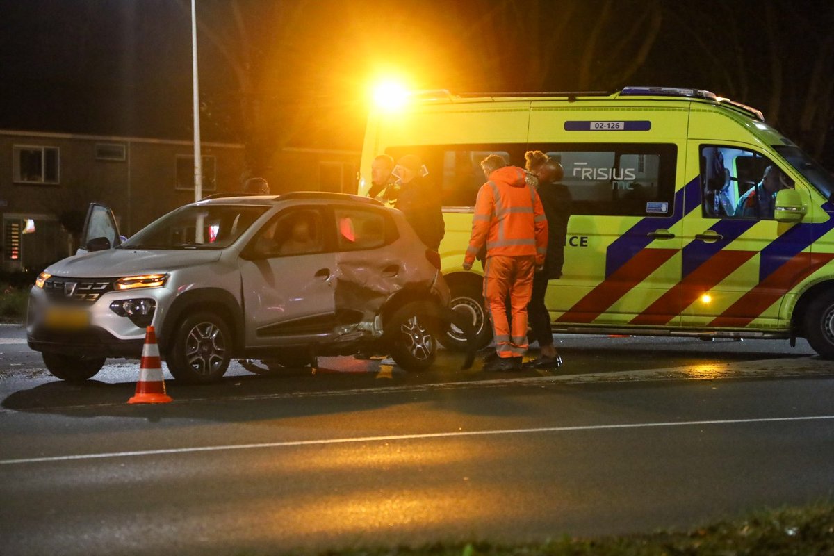 Gewonde en veel schade na aanrijding in Drachten