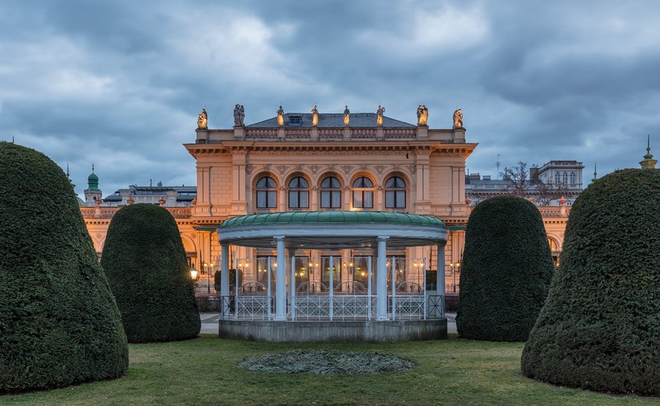 CLL49's tweet image. Sélection de #Parcs citadins en Europe. #Vendredi  Le #Stadtpark est un parc d&apos;environ 10 hectares situé au centre-ville de #Vienne 🇦🇹 Il a été ouvert en 1862 à la place d&apos;une station de cure thermale. #Photographie #Photography 📸 via Wikipédia #Parks 🏞️  #Vienna #Wien