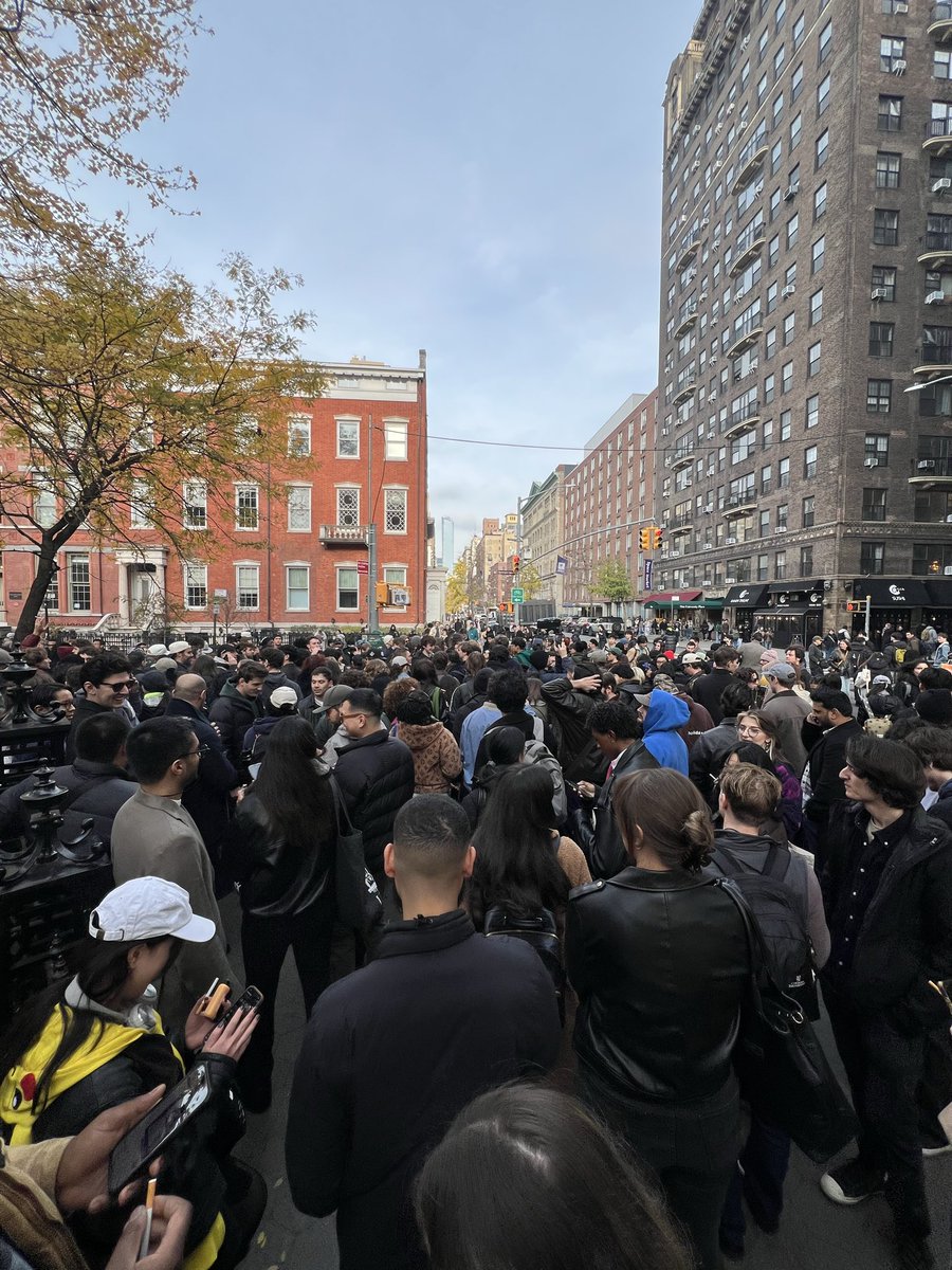 SlimiHendrix's tweet image. this is lit