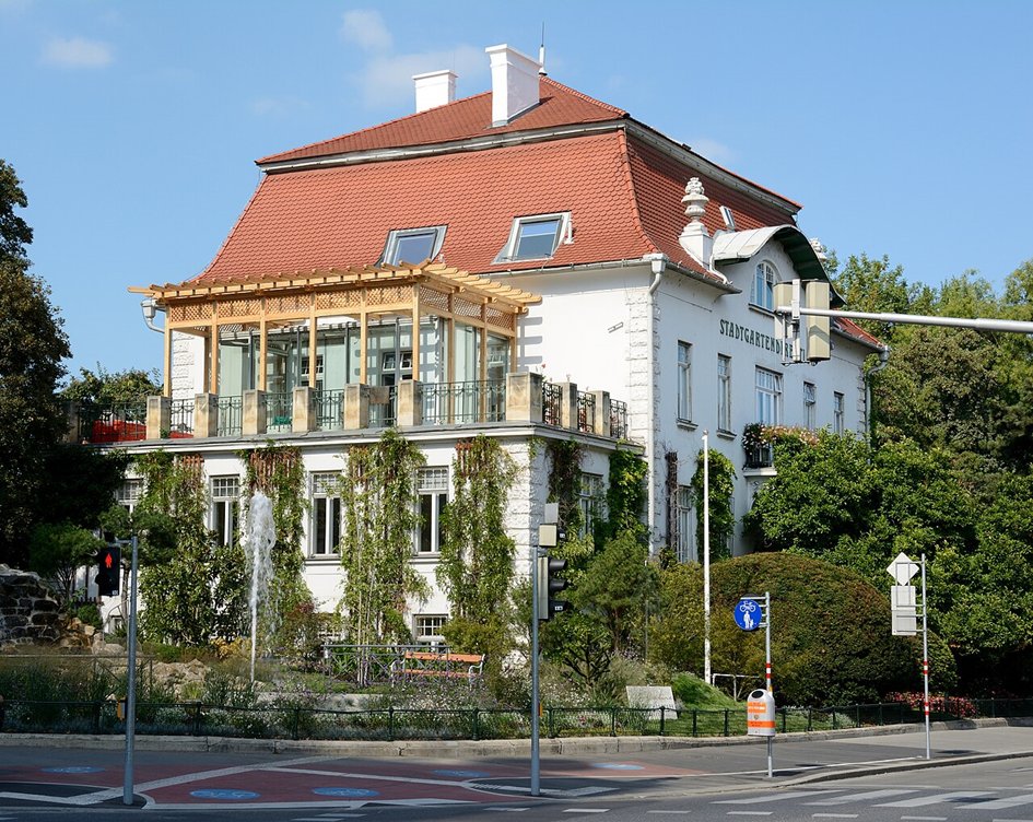 CLL49's tweet image. Sélection de #Parcs citadins en Europe. #Vendredi  Le #Stadtpark est un parc d&apos;environ 10 hectares situé au centre-ville de #Vienne 🇦🇹 Il a été ouvert en 1862 à la place d&apos;une station de cure thermale. #Photographie #Photography 📸 via Wikipédia #Parks 🏞️  #Vienna #Wien